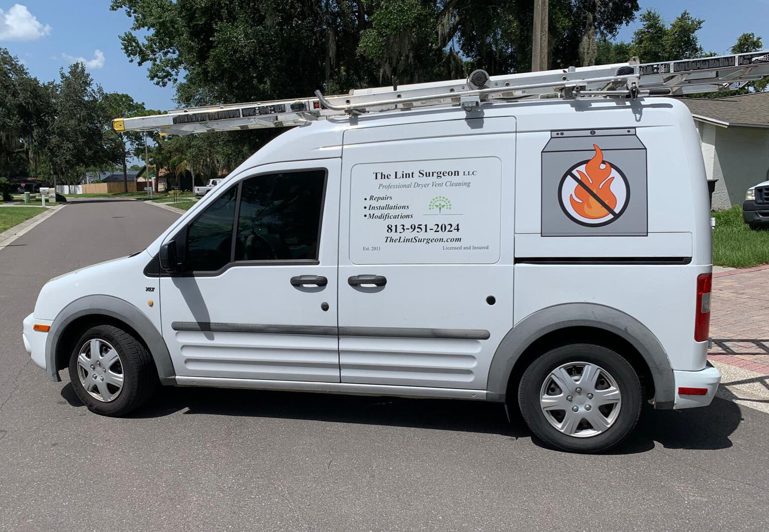 Side view of the Lint Surgeon Truck